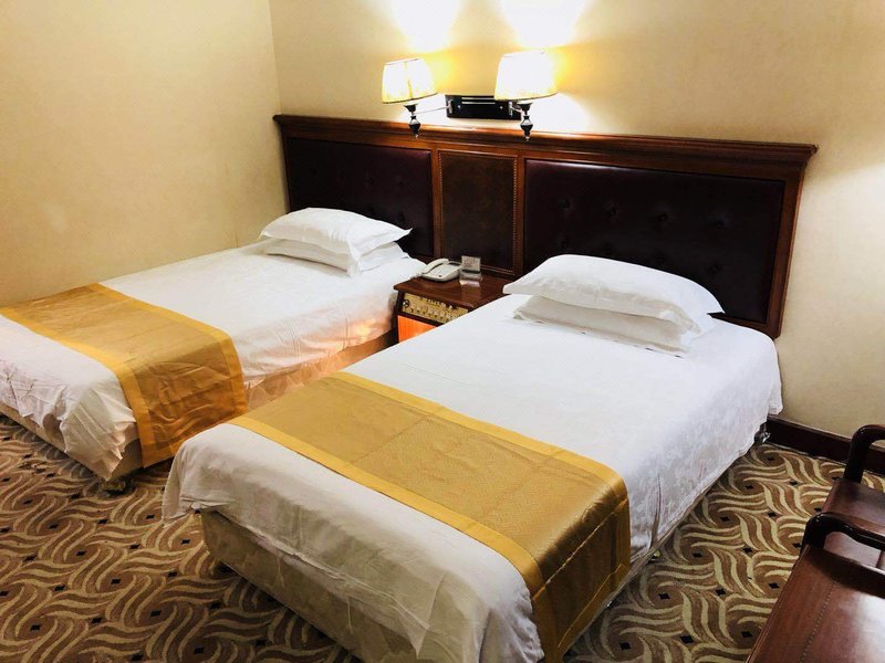 Huataishan Hotel Guest Room