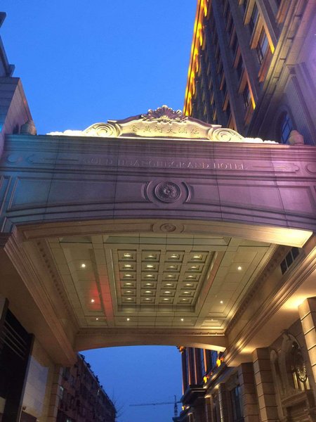 Golden Huanghe Grand HotelOver view