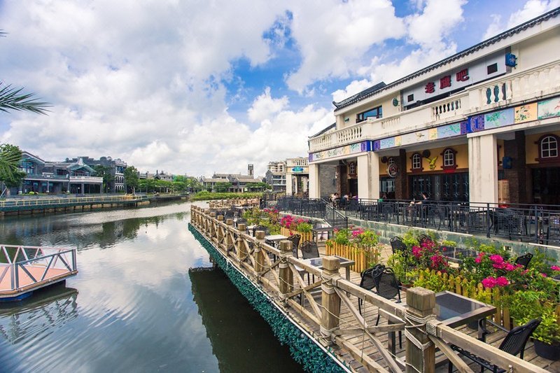 Friends Hotel Over view