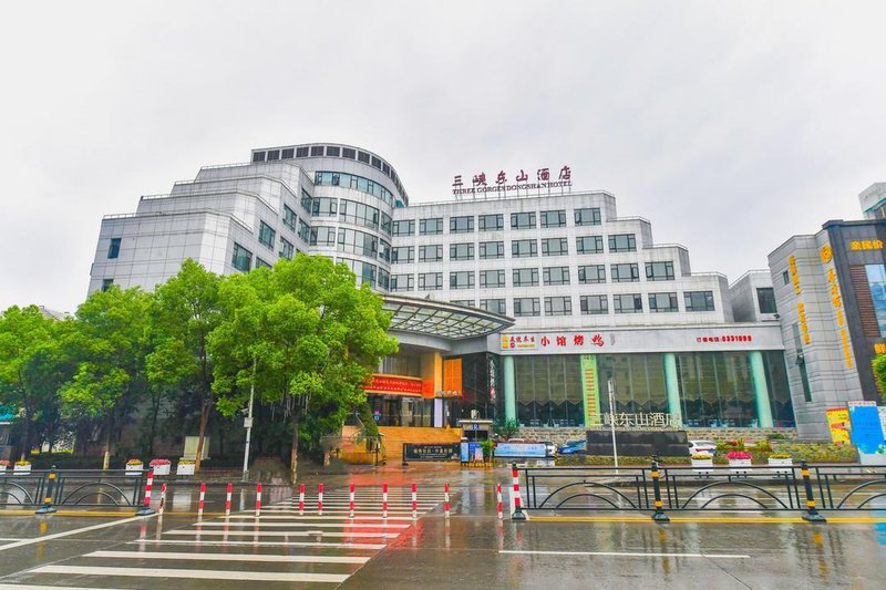 Three Gorges Dongshan Hotel over view