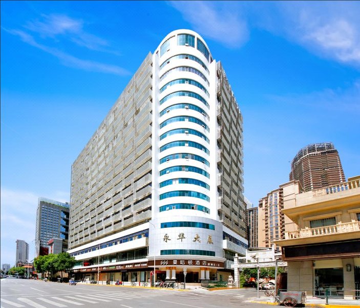 Manhatton Hotel Over view