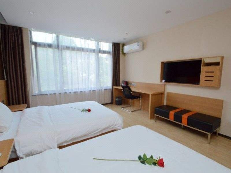7 Days Premium Xinyang Railway Station Culture CenterGuest Room