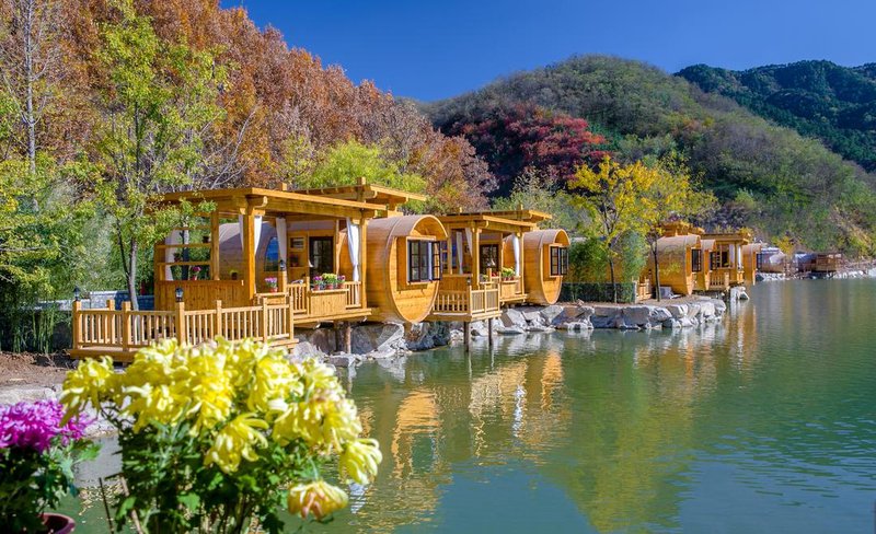 Jiurushan Hongyanrong Wooden Barrel Hotel Over view