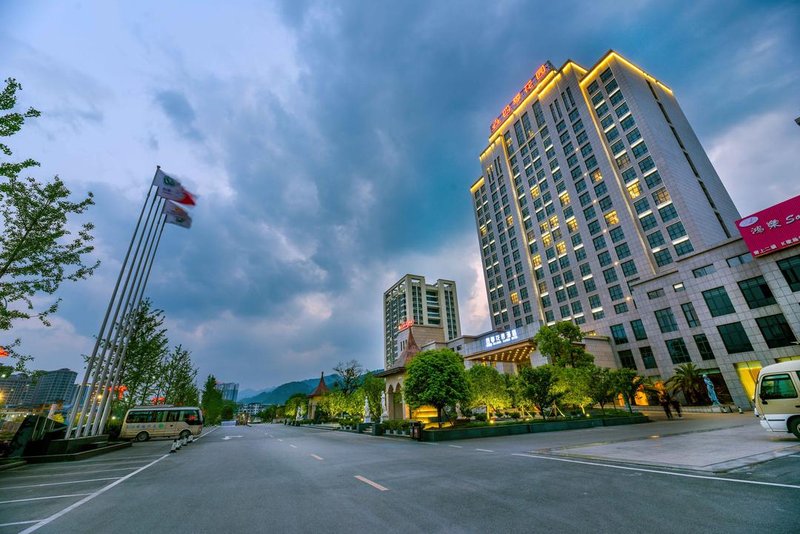 Four Seasons Garden Hotel Over view