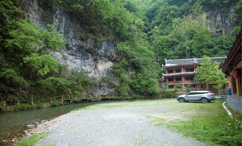 NEW WANGCHAO HOTEL Over view