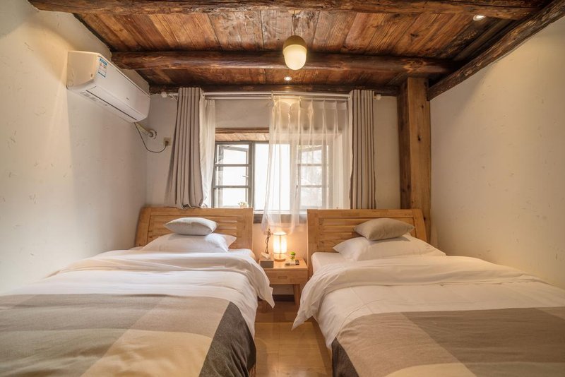 Qixia InnGuest Room