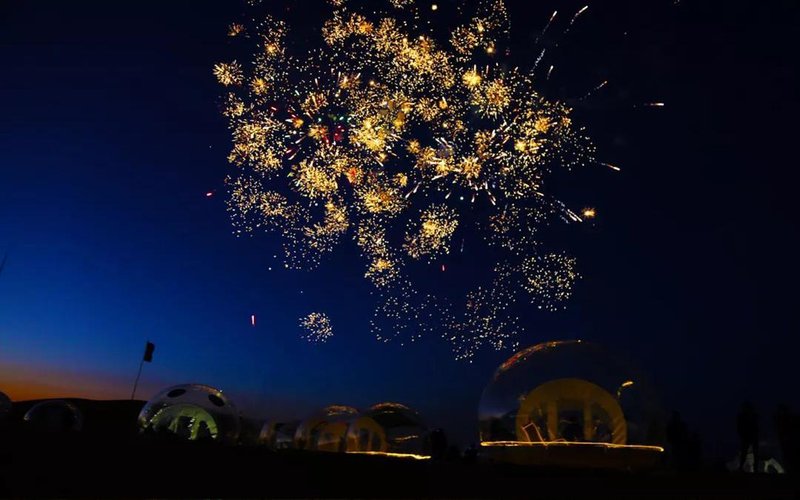 Dunhuang Siluhuarong Desert camping baseOver view