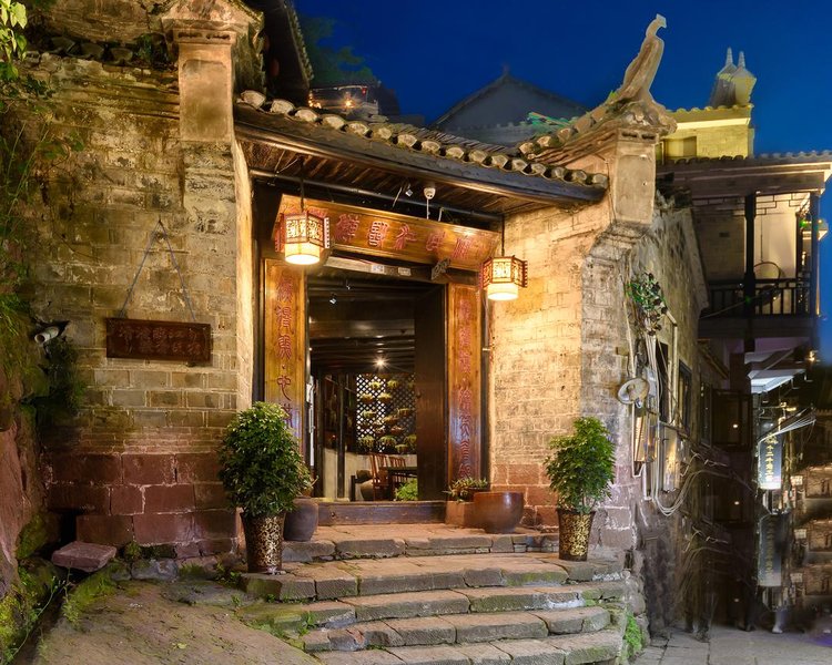 Qinglian Riverside Light Luxury Hostel Over view