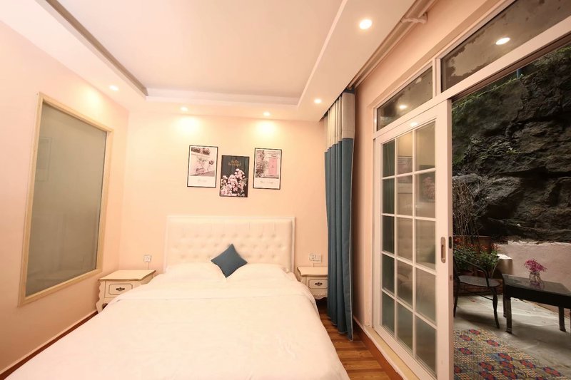 Warm Nest Inn Guest Room