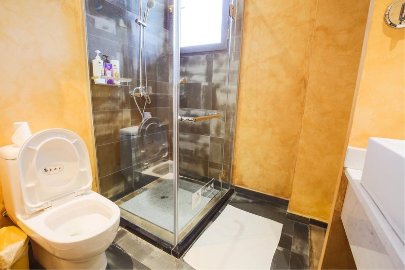 PillowsHotel Guest Room