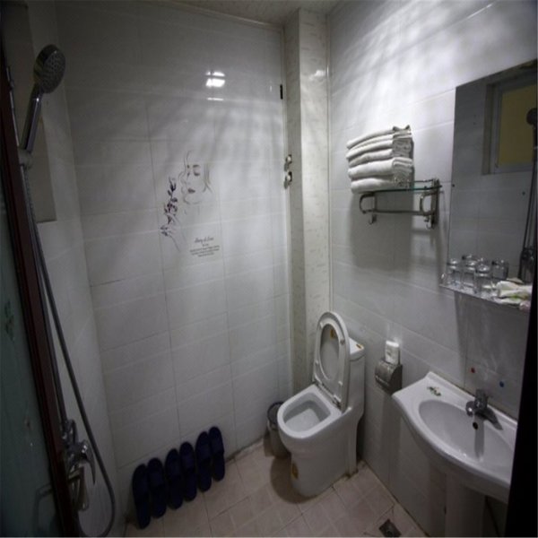 SHUN  XING  KE  ZHAN Guest Room