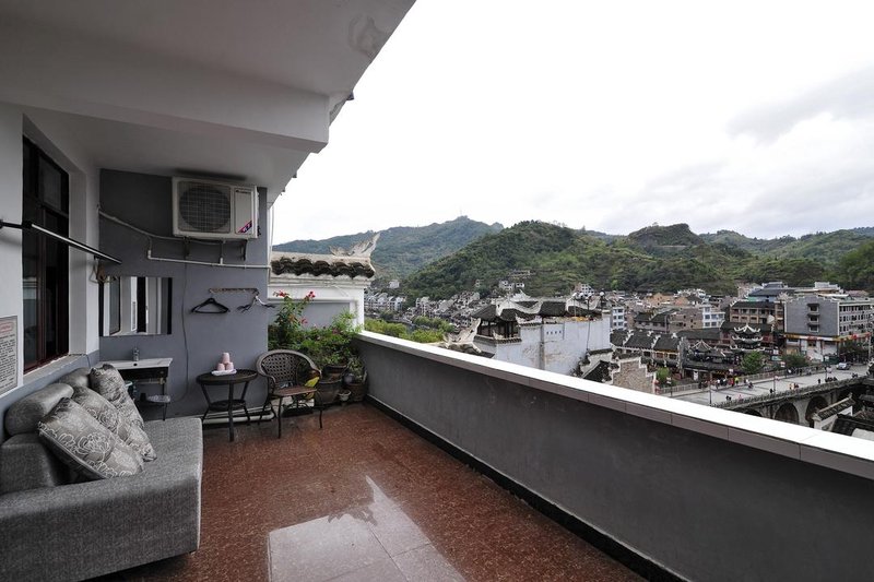 Zhenyuan Xingfuli Hostel Over view