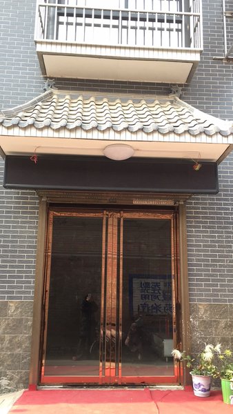 Huayin Tiandeju Inn Over view