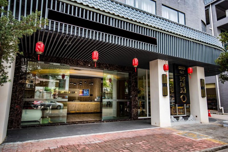 Amanda Hotel Over view