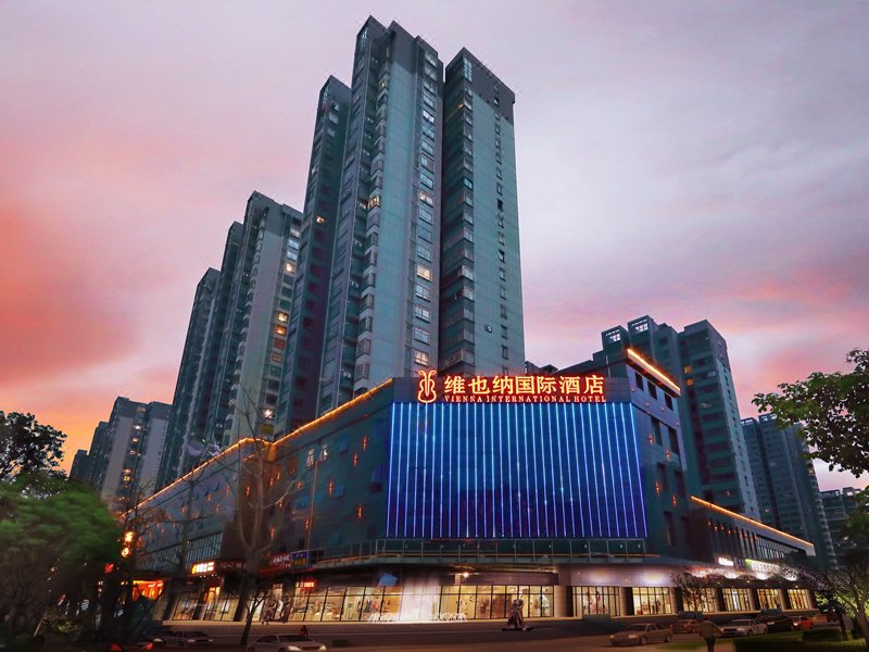 Vienna International Hotel (Fuzhou South Railway Station) Over view