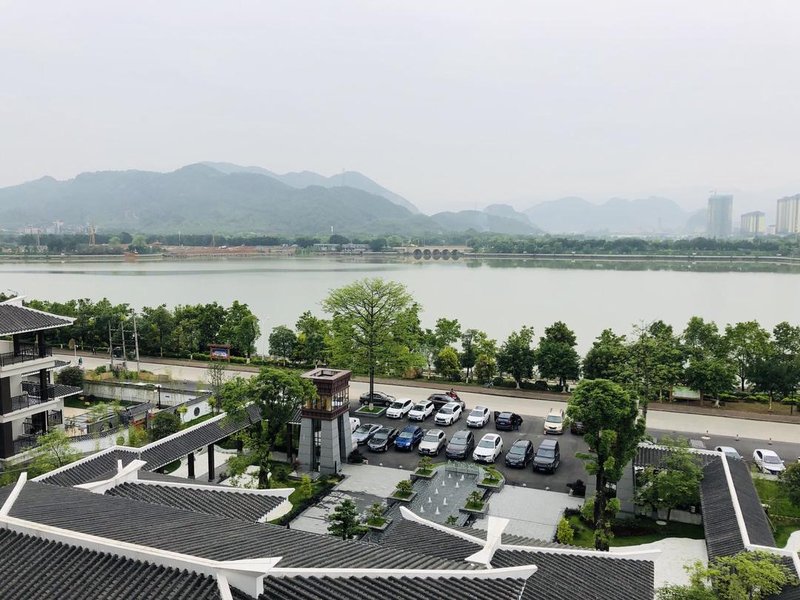 英德栖湖酒店