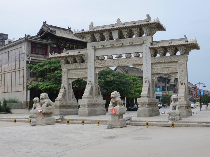 Huayin Tiandeju Inn Over view