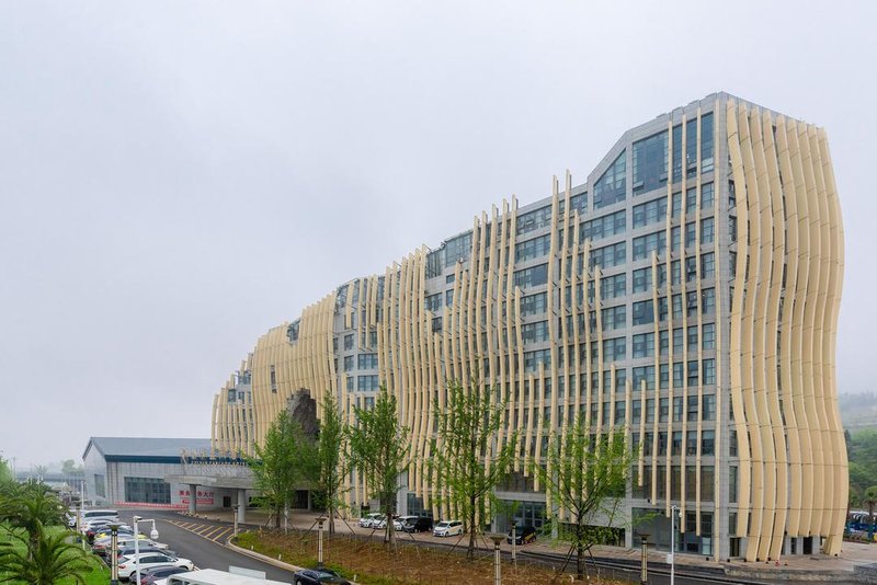 GOLDEN PANZHOU HOTEL Over view