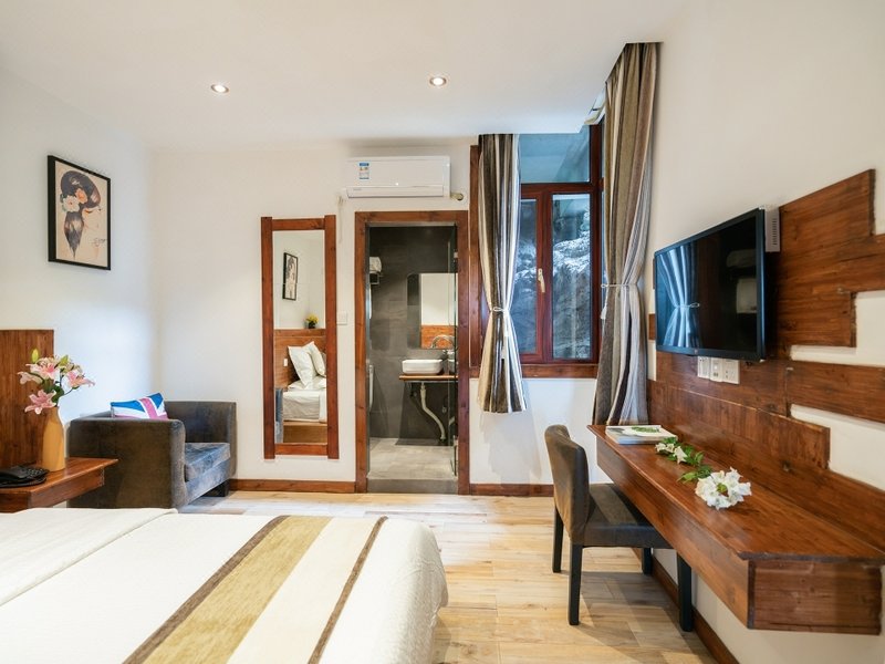 Post 8 The Inn BoutiqueGuest Room