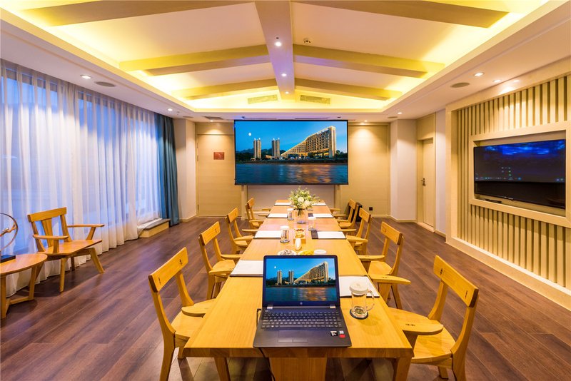 Zhuzhejia Apartment meeting room