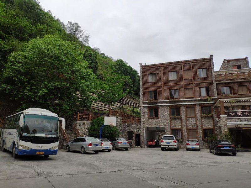 Hailuogou Gongkabu  HotSpring Hotel Over view