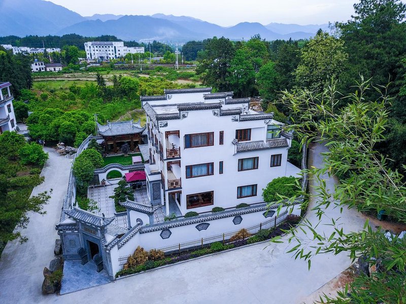 Wuli Xiangshan Inn Over view