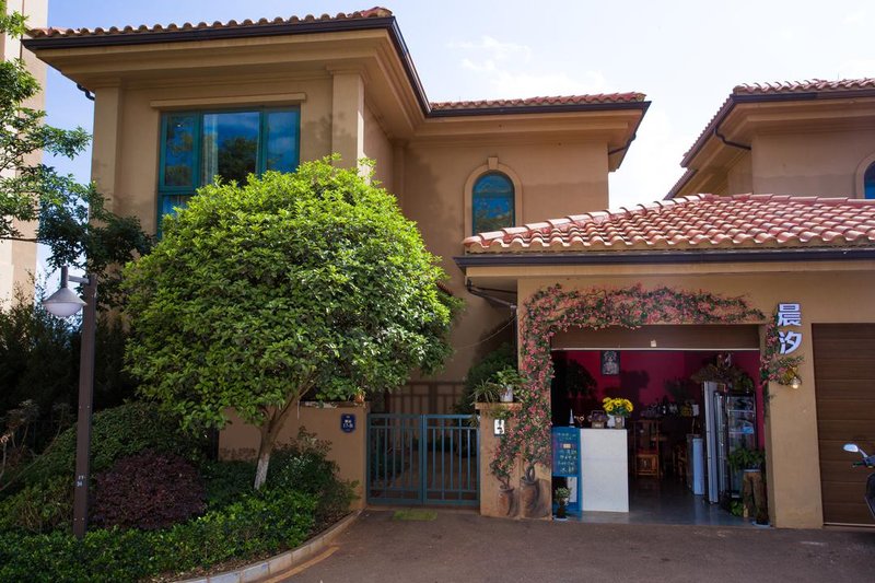 Wave Hotel Over view