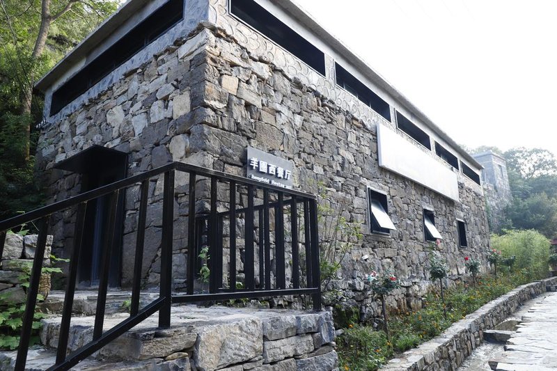 Lingquan Miaojing High end HostelOver view