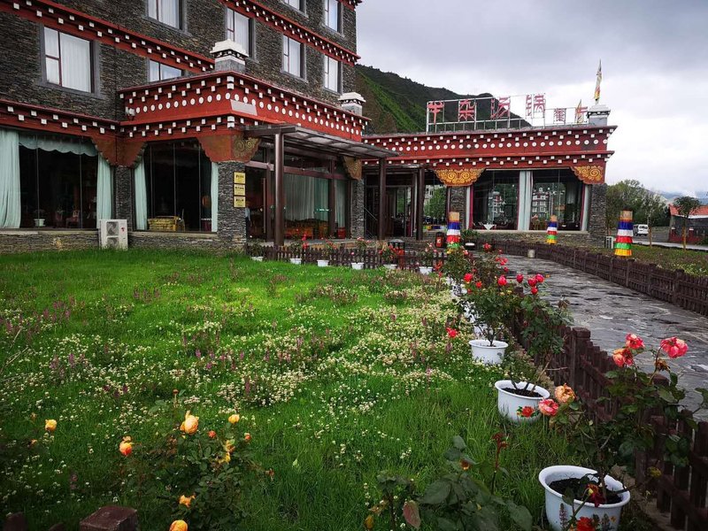 Tibet Ausplclous Snow Hotel Over view