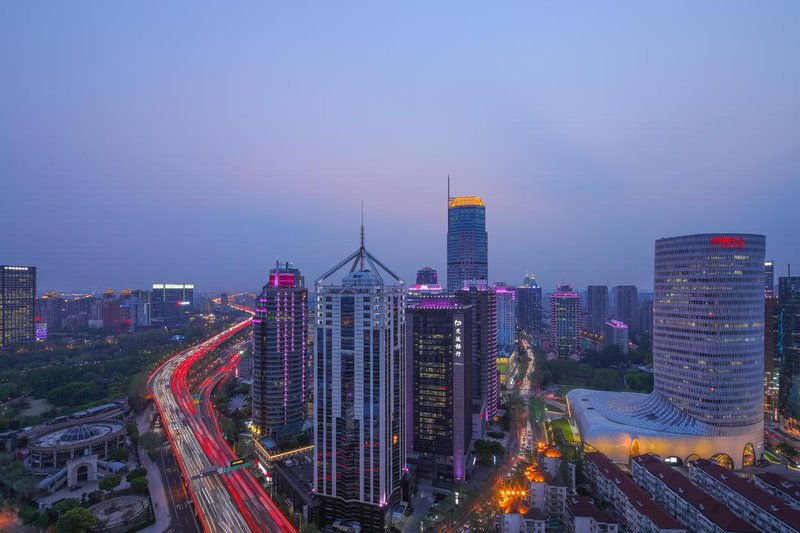 Golden Tulip Shanghai Rainbow Over view