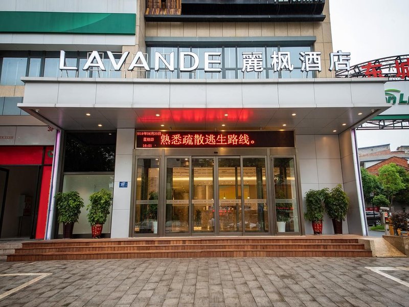 Lavande Hotel (Xiangyang Railway Station People's Square) Over view