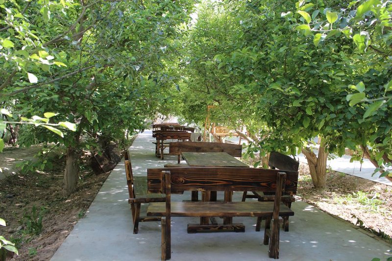 nongfushanzhuangHotel public area