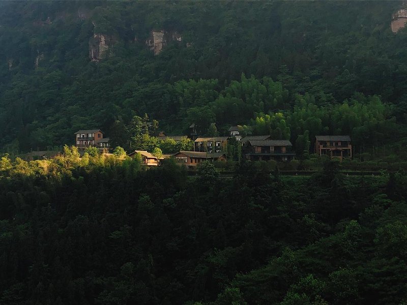 Simian Mountain Xilu Shuangsheng Hostel over view