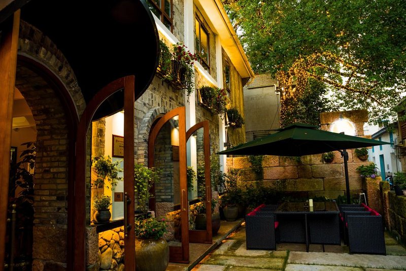 Hidden Stone Yuezhuang Over view