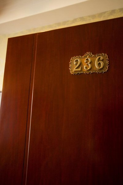 XINAOSHANGWUZHUTIBINGUAN 大堂/接待台