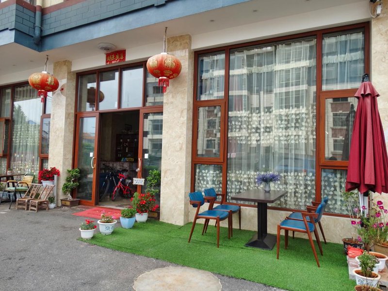 LAKE FUXIAN YOUTH HOSTELOver view