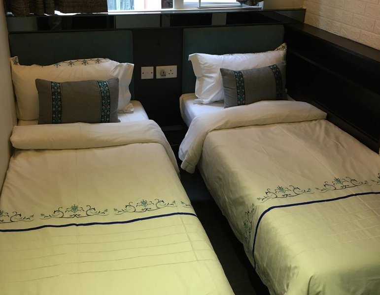 SEASONS HOTEL HKGuest Room