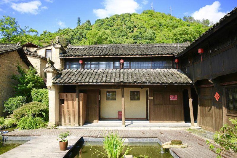 Huanting Xiananshan Original Village Hotel Over view