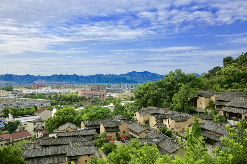 Huanting Xiananshan Original Village Hotel Over view