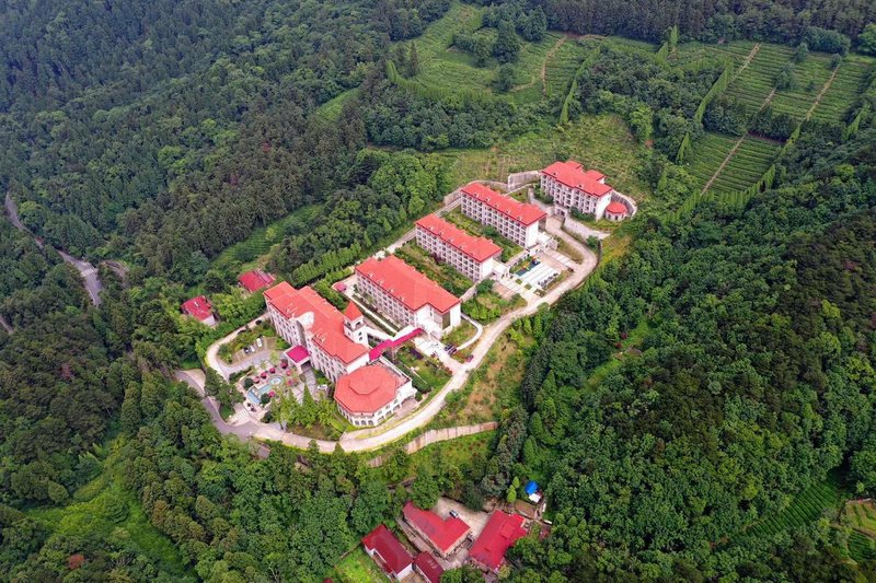 Holiday Way Resort Lushan Over view