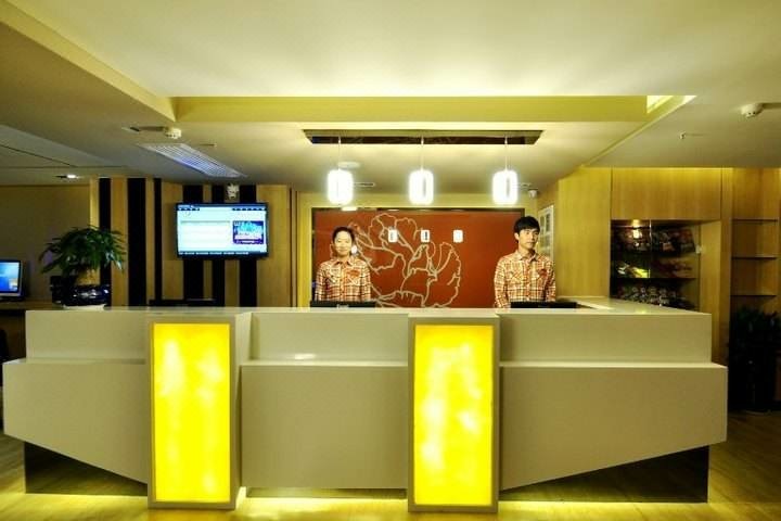 7 Days Premium Xinyang Railway Station Culture CenterLobby