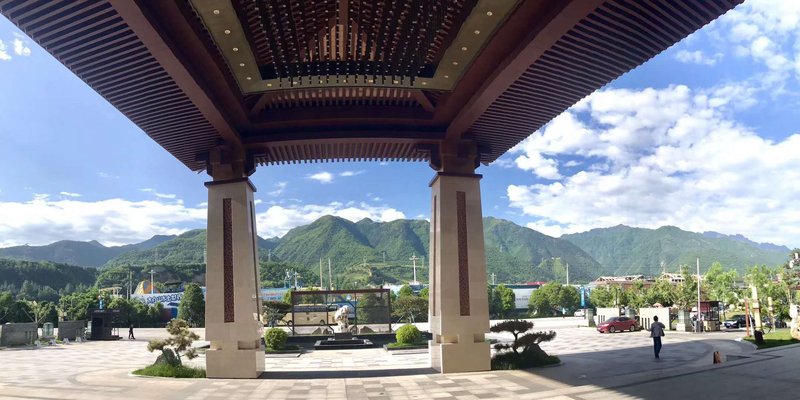 Taibaishan Yulongwan Hot Spring Hotel Over view