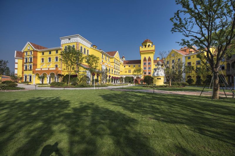 The Gleetour Hotel over view