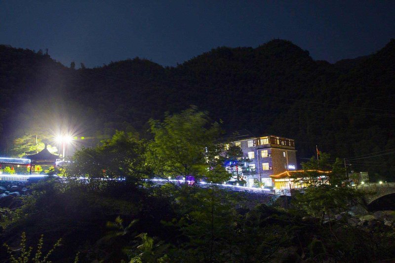  酒店外观