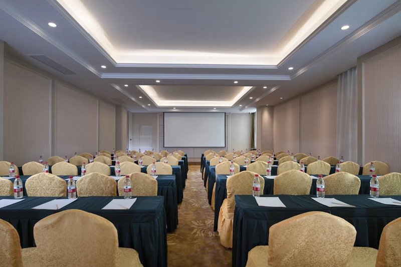 Vienna Hotel (Huizhou High-speed ​​Railway North Station Xiaojinkou)meeting room