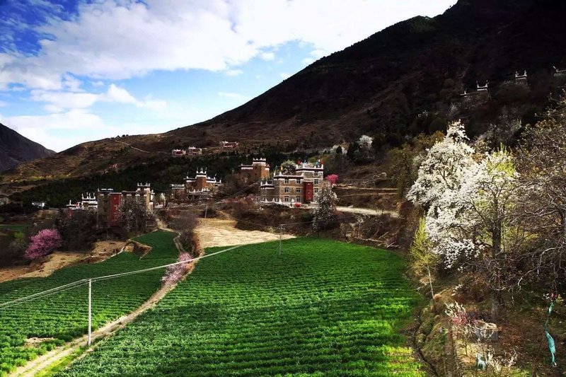 Jiaju Qima Labu Guest HouseOver view