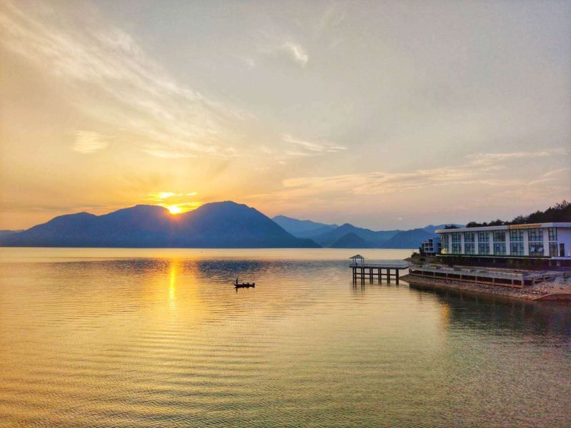 HUANGSHAN LAKE FLIPORT RESORTOver view