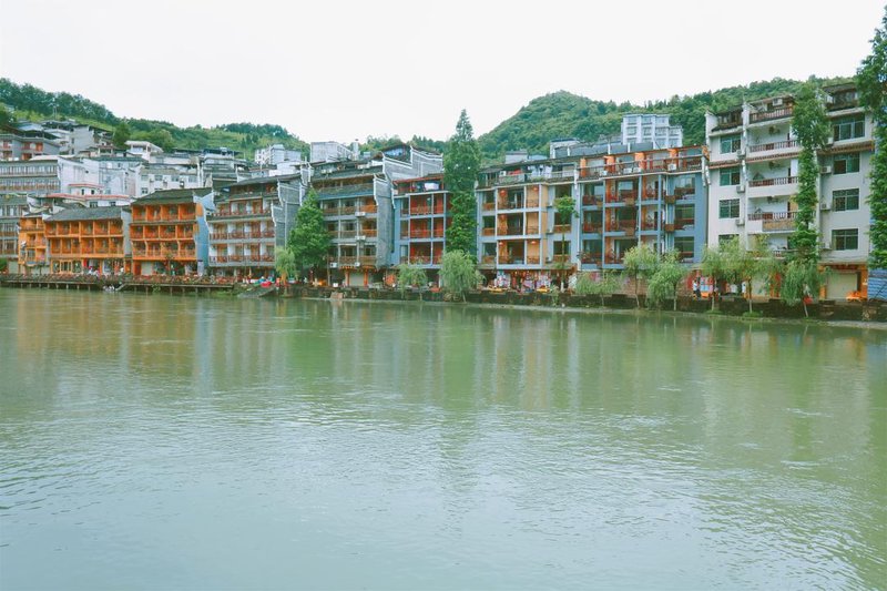 Fenghuangyuan River View Hostel Over view