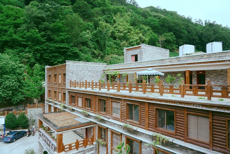 Hailuogou Gongkabu  HotSpring Hotel Over view