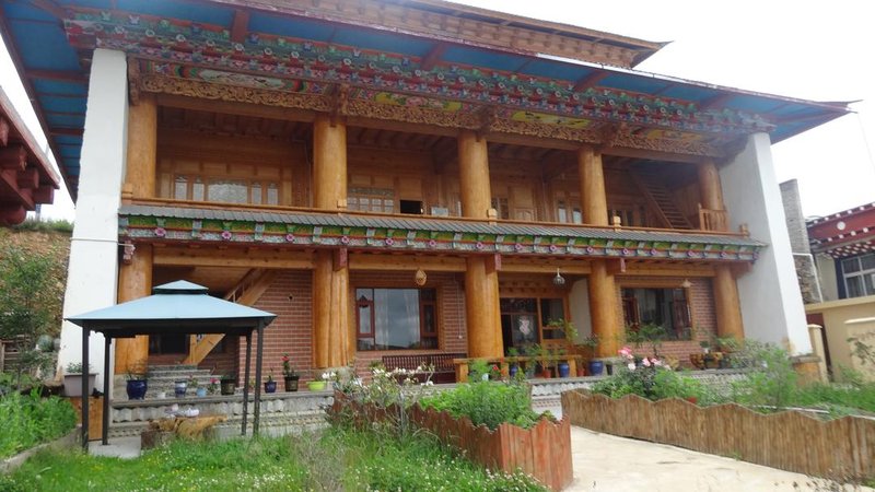 Xiangbai Zangyi Hostel Over view